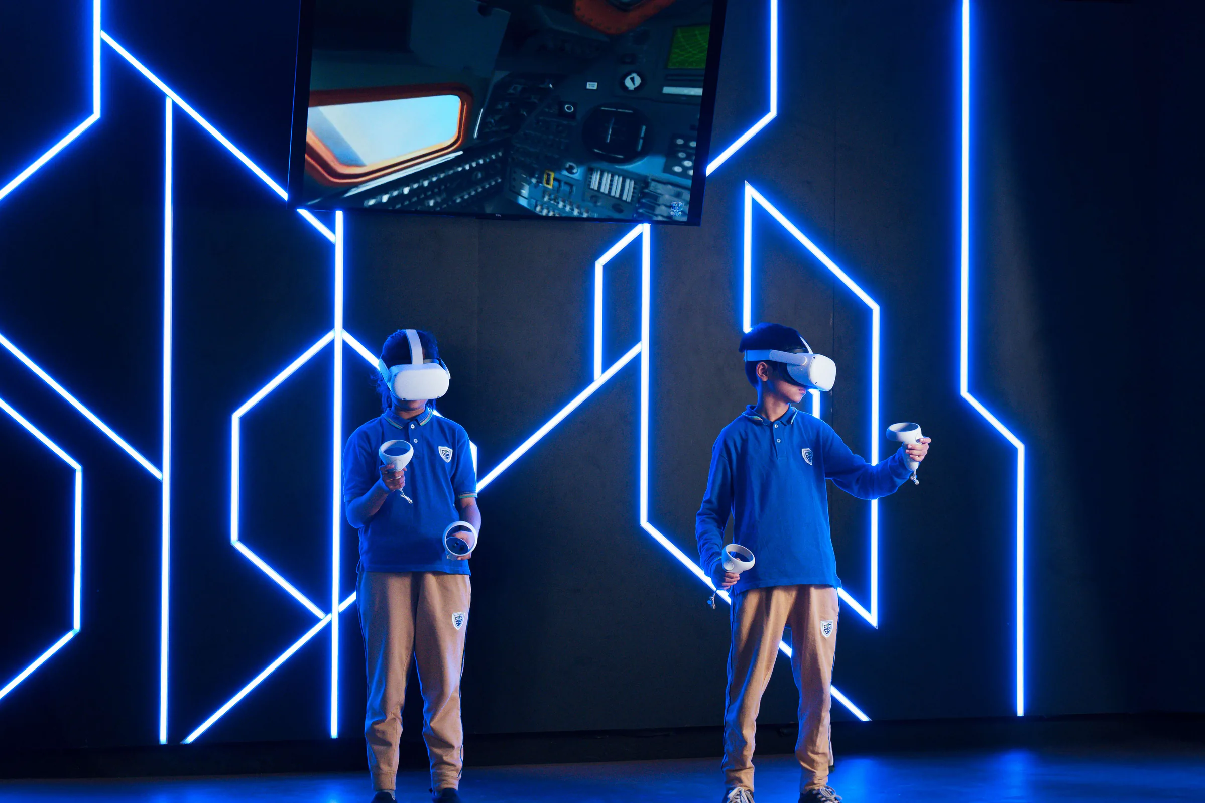 CSI students using virtual reality equipment.